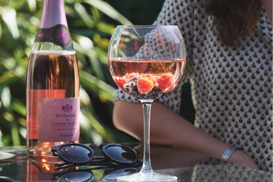 Champagne rosé brut Dérot-Delugny fin et fruité idéal à l'apéritif.